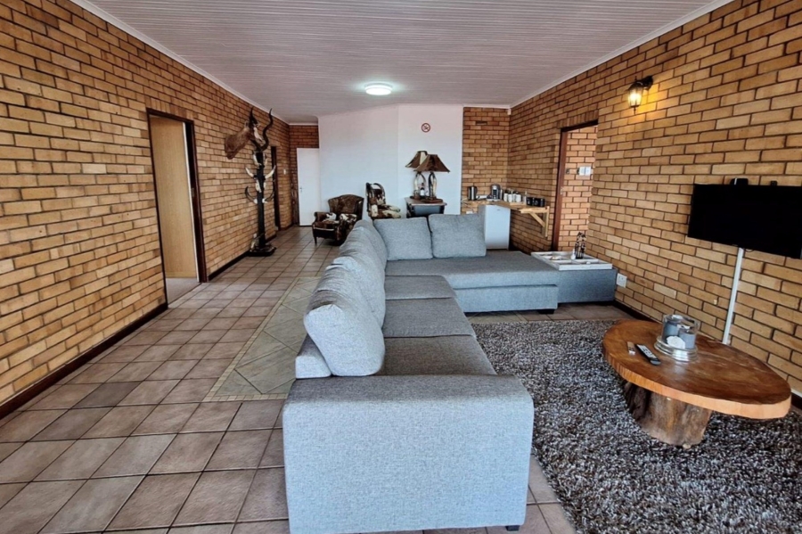 7 Bedroom Property for Sale in Wavecrest Eastern Cape